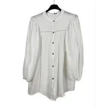 Load image into Gallery viewer, three quarter sleeve eyelet blouse