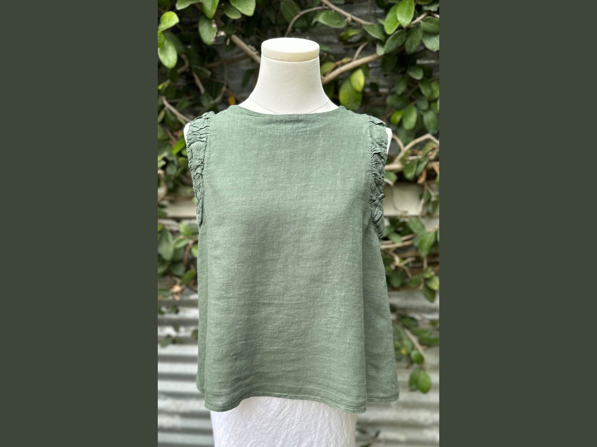 sleeveless ruched button back top (one size)
