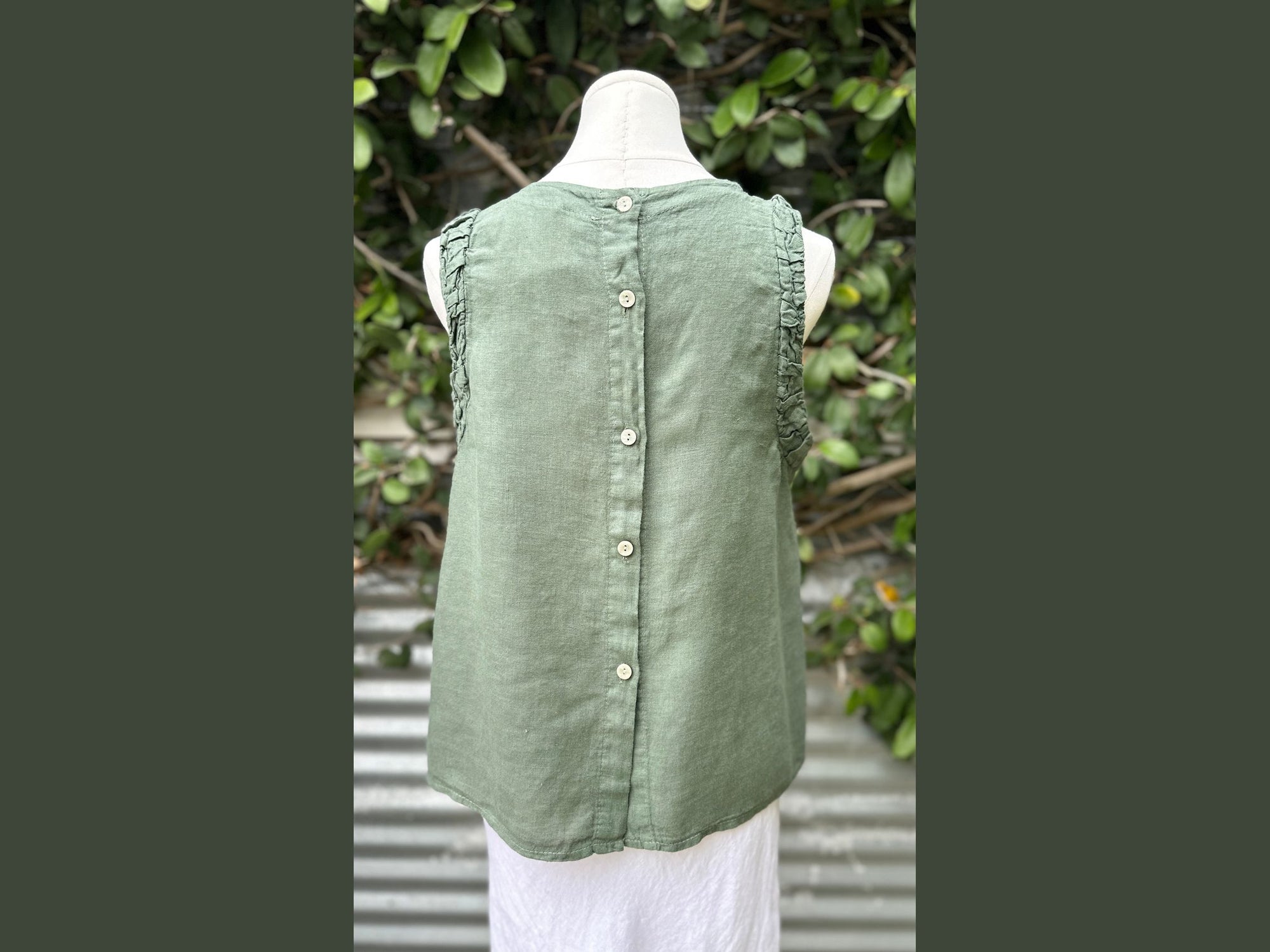 sleeveless ruched button back top (one size)