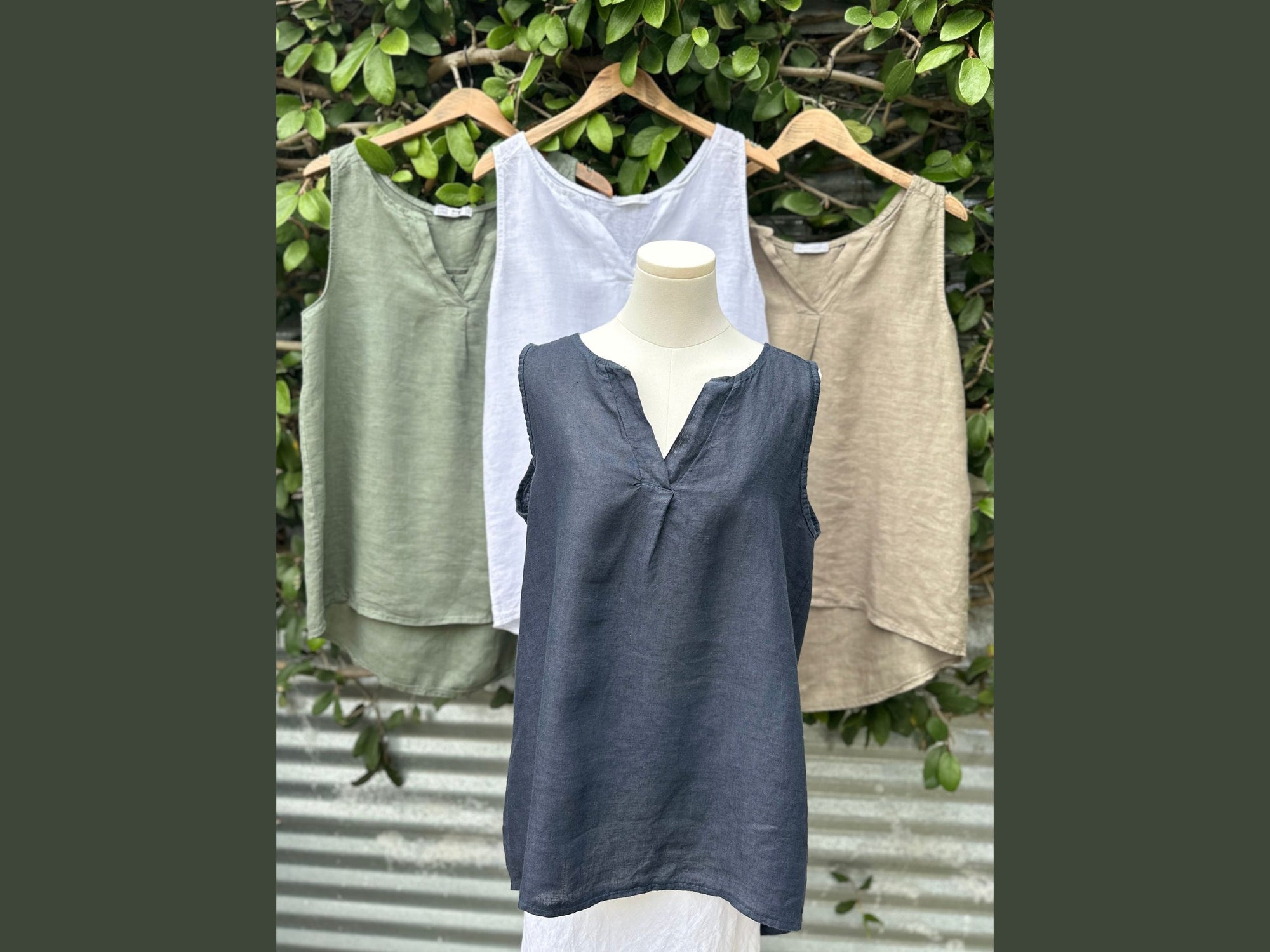 sleeveless pinched blouse (one size)