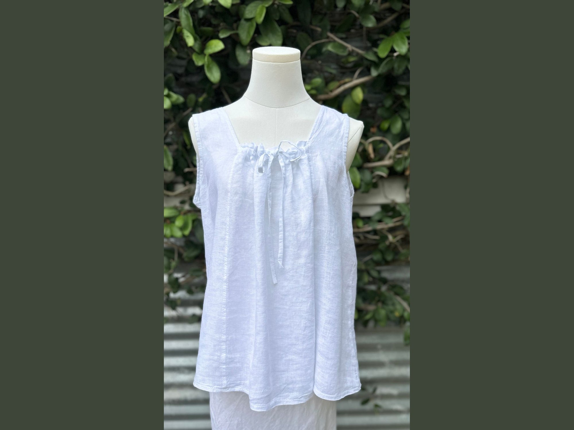 sleeveless cinched square neck blouse (one size)