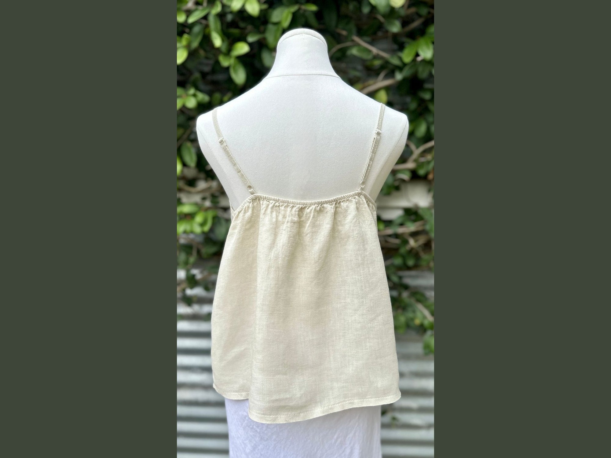 scalloped trim cropped camisole (one size)