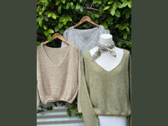 short v-neck sweater (one size)