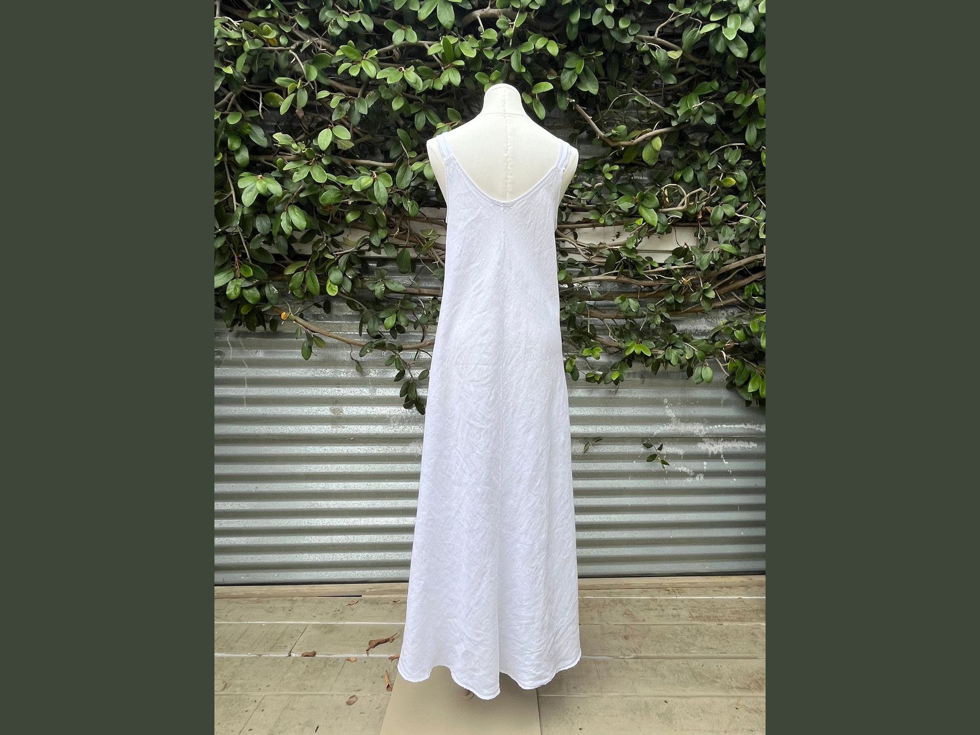 sleeveless long linen strappy dress (one size)
