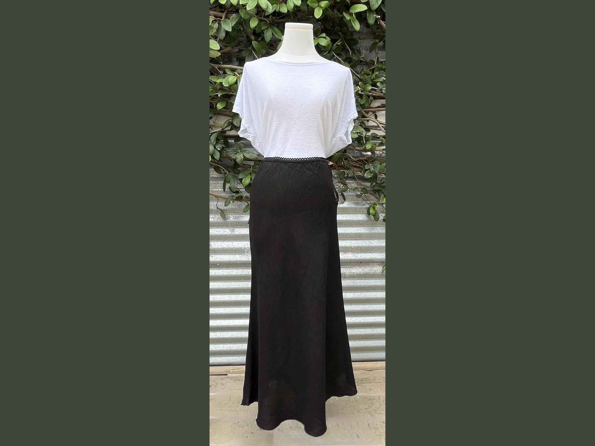 bias cut long linen skirt (one size)